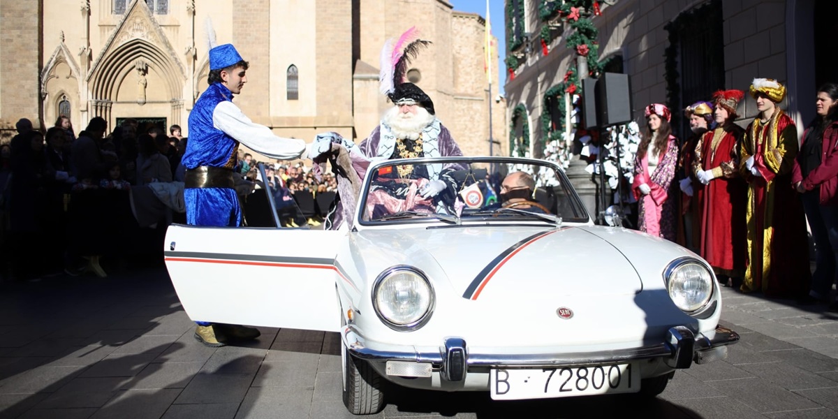 Foto portada: arribada de l'ambaixador reial aquest dia de Sant Esteve. Autora: Alba Garcia Barcia.