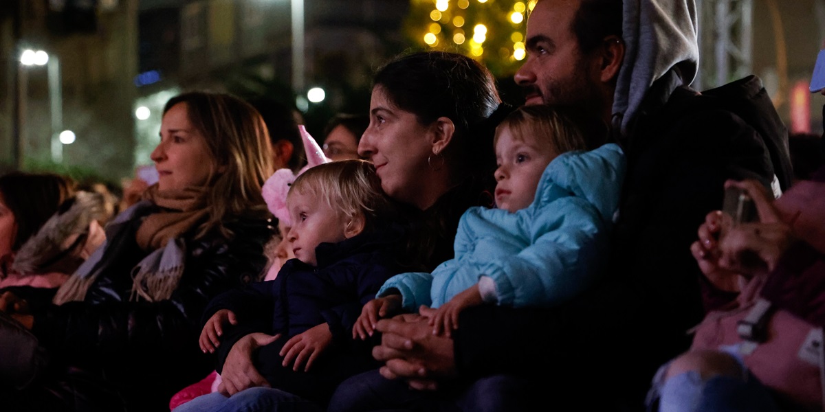 Foto portada: ciutadans a l'espectacle 'Somriu el Nadal', aquest dimecres. Autor: David Jiménez.