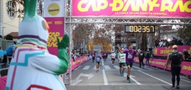 La Cap d'Any Race 2022, amb la Bussi, mascota de la TUS. Autora: Alba Garcia.