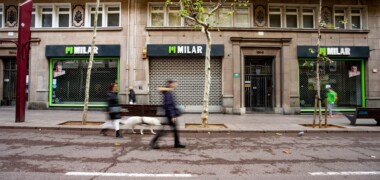 La botiga d'electrodomèstic Milar Brunet, a la Rambla, tancada, al desembre de 2023. Autora: Alba Garcia.