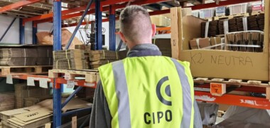 Foto de portada: Treballadors de CIPO a un taller
