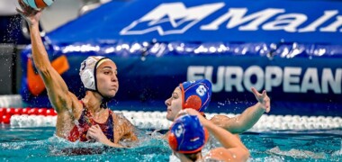Foto portada: la waterpolista de la selecció espanyola Anni Espar, a la final contra Països Baixos. Autor: RFEN.