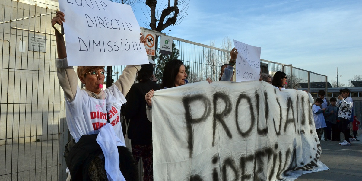 Protesta de les famílies de l'escola Andreu Castells, el 26 de gener de 2024. Autor: J.d.A.