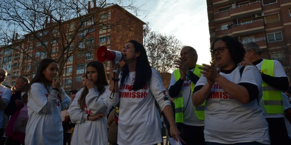 Foto portada: protesta de les famílies de l'escola Andreu Castells, el 26 de gener de 2024. Autor: J.d.A.