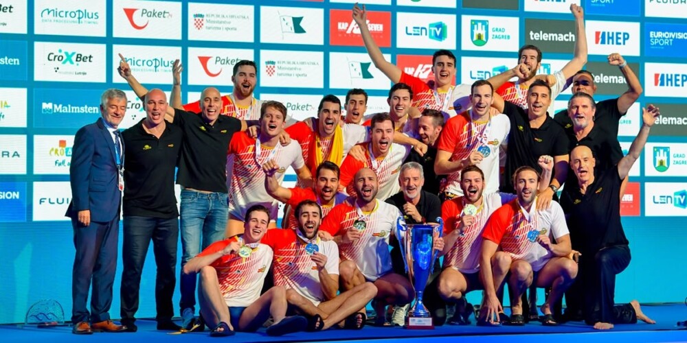 Foto portada: la selecció espanyola de waterpolo masculí, celebrant el títol. Autor: RFEN.