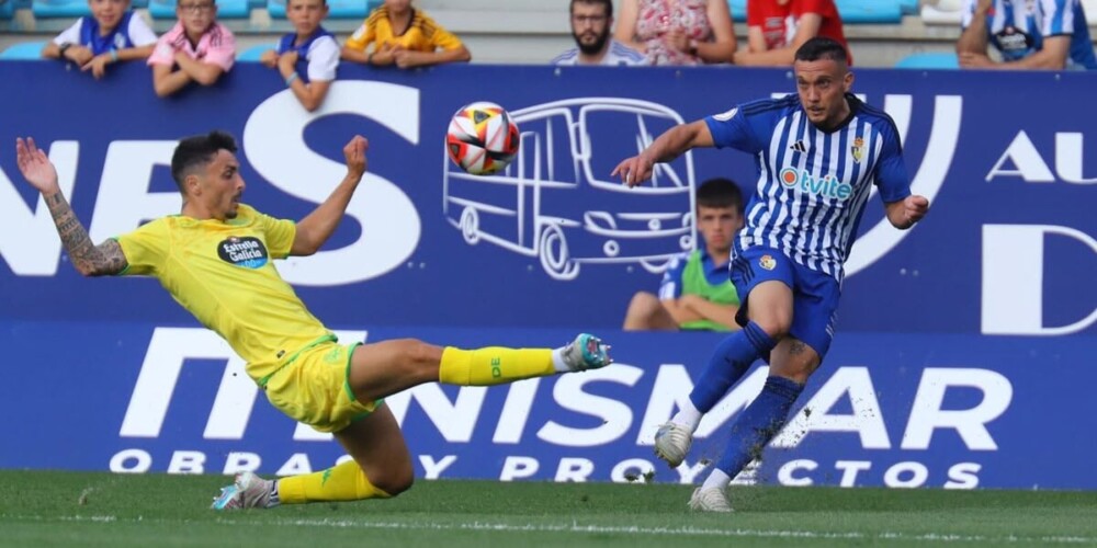 David Soto, en el duel entre Ponferradina i Deportivo. Autor: SD Ponferradina