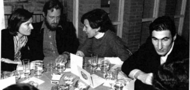 Isabel Casals, Manel Garriga, Remei Bona i Antoni Farrés, al Col·legi d'Advocats, l'any 1976. Autor: P.Farran (Arxiu Manel Garriga).