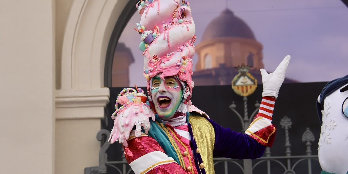 Foto portada: una funció diurna del musical del Llaminer. Autor: ACN.