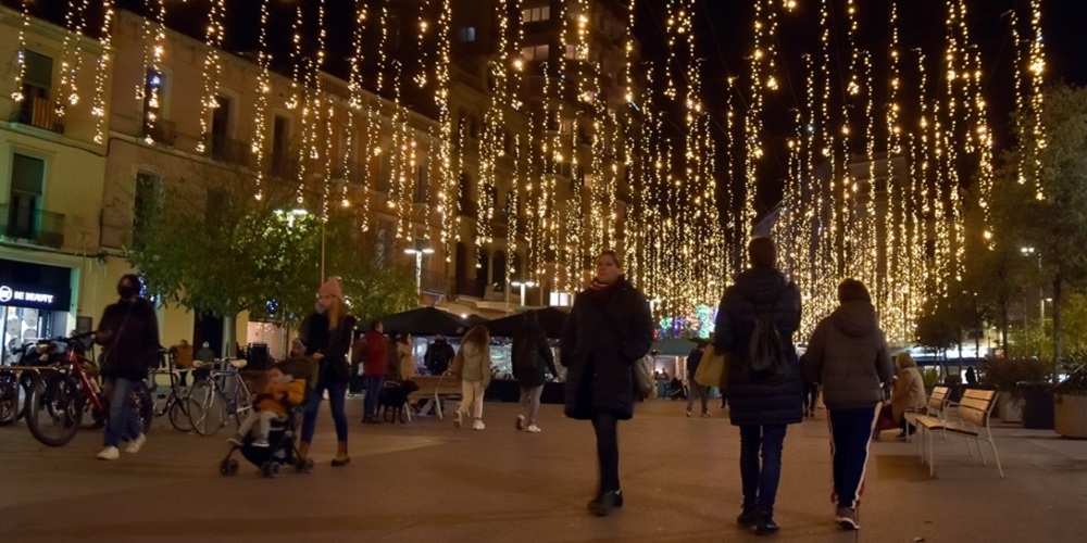 Foto portada: les llums de Nadal al Passeig de la plaça Major. Autor: David Chao.