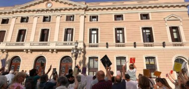 Foto portada: manifestació per la biblioteca al districte 5, el passat mes de maig. Autor: S.Alburquerque.