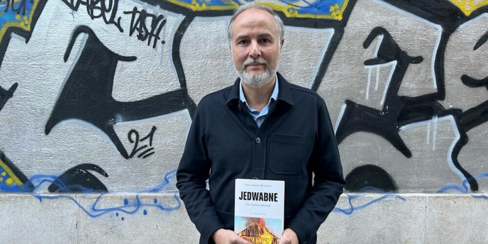David Serrano, amb el seu llibre 'Jedwane'. Autor: ACN