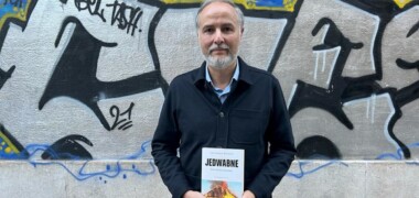 David Serrano, amb el seu llibre 'Jedwane'. Autor: ACN