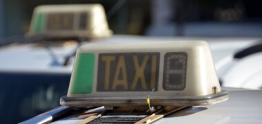 Foto portada: taxis a Sabadell, en una imatge d'arxiu. Autor: David B.