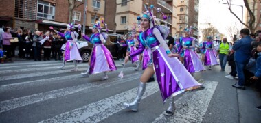 Foto portada: inici de la rua de Carnaval, l'any passat. Autora: Alba Garcia Barcia.
