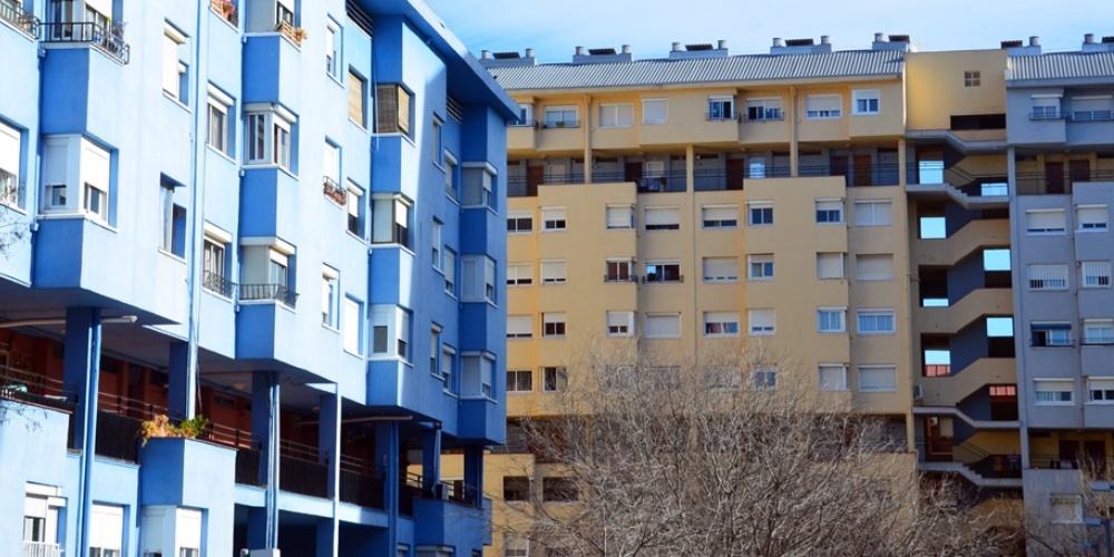 Foto portada: habitatges del barri de Can Deu, en una imatge d'arxiu. Autora: Alba Garcia Barcia.
