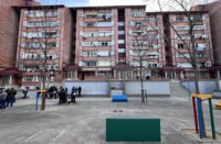 Foto portadas: la plaça de les Acàcies, al barri de Can Deu. Foto: @socmartafarrés via X (abans Twitter).