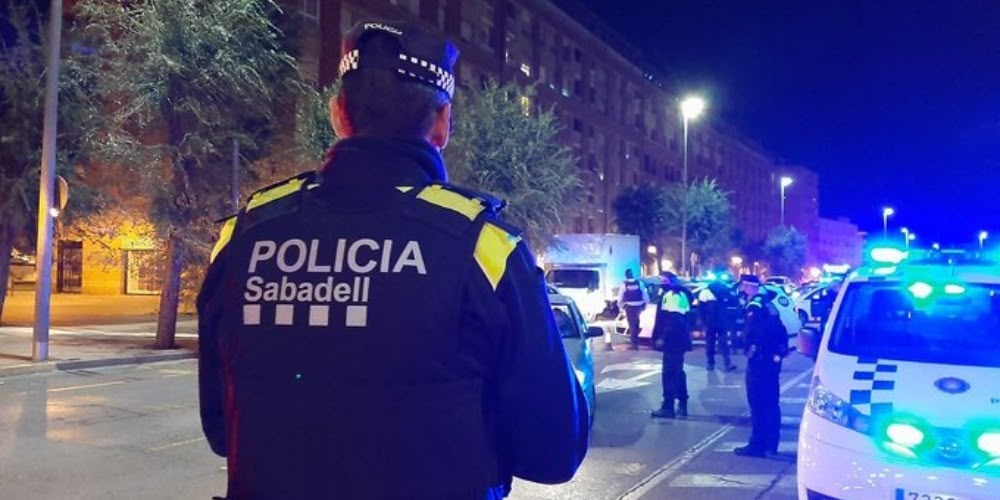 Més d’una vintena de conductors denunciats en un operatiu de la Policia Municipal