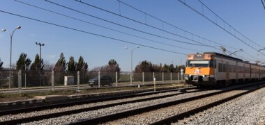 Foto portada: un tren entre Sabadell Sud i Barberà del Vallès, en una imatge d'arxiu. Autor: Miguel Tornel.