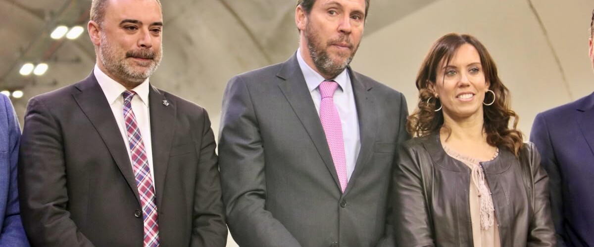 Foto portada: l'alcalde de Terrassa, Jordi Ballart, el ministre de Transports, Óscar Puente, i l'alcaldessa de Sabadell, Marta Farrés. Autor: ACN.