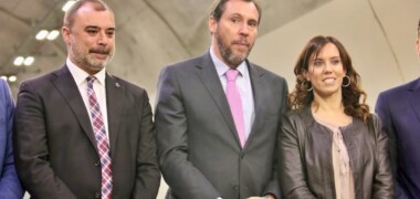 Foto portada: l'alcalde de Terrassa, Jordi Ballart, el ministre de Transports, Óscar Puente, i l'alcaldessa de Sabadell, Marta Farrés. Autor: ACN.