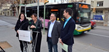 Foto portada: representants de l'Ajuntament i la TUS, aquesta tarda a La Creu Alta. Autor: J.d.A.