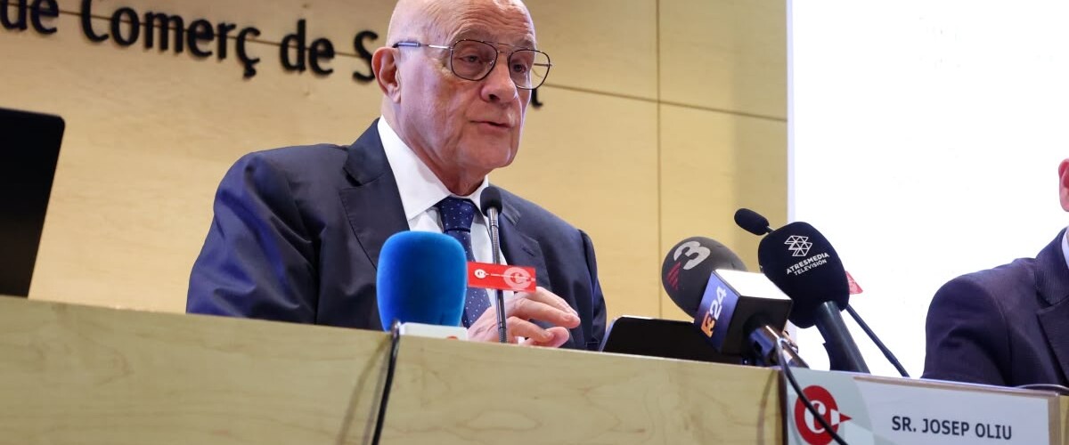 Foto portada: el president del Banc Sabadell, Josep Oliu, a la Cambra. Autora: Alba Garcia.