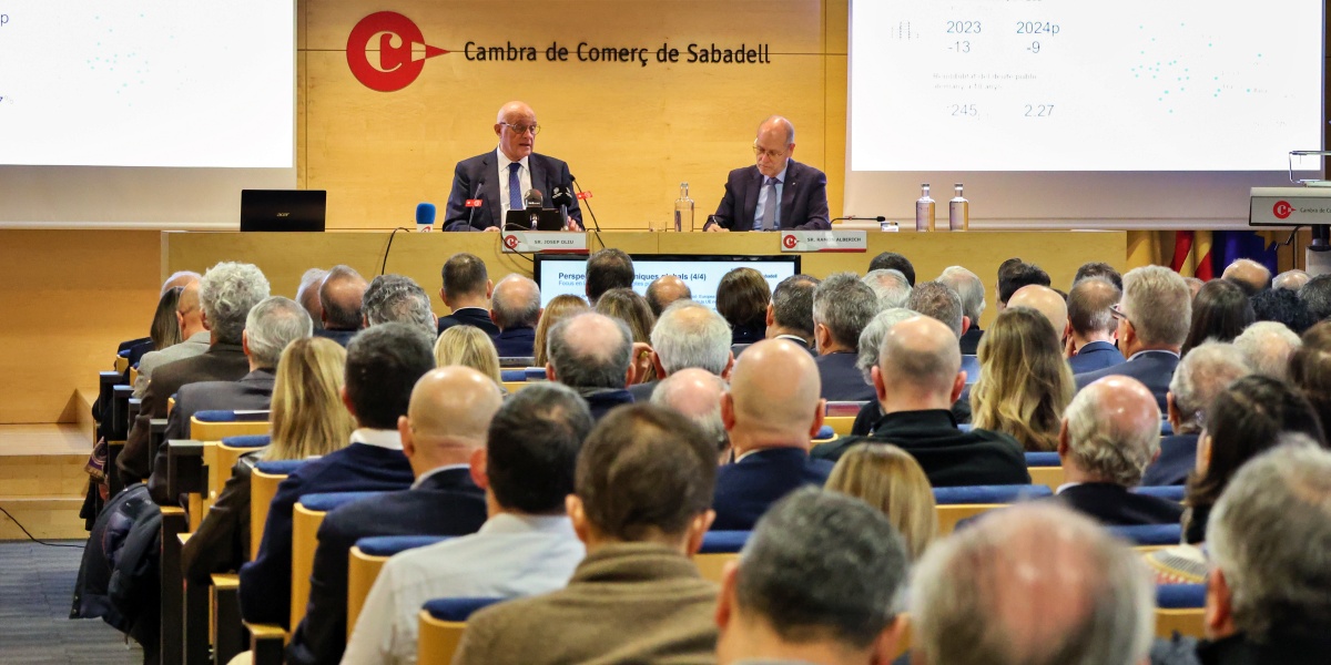 Foto portada: el president del Banc Sabadell, Josep Oliu, a la Cambra. Autora: Alba Garcia.
