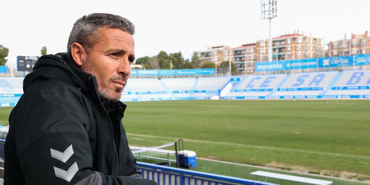 Óscar Cano, entrenador del CE Sabadell, durant l'entrevista. Autora: Alba Garcia