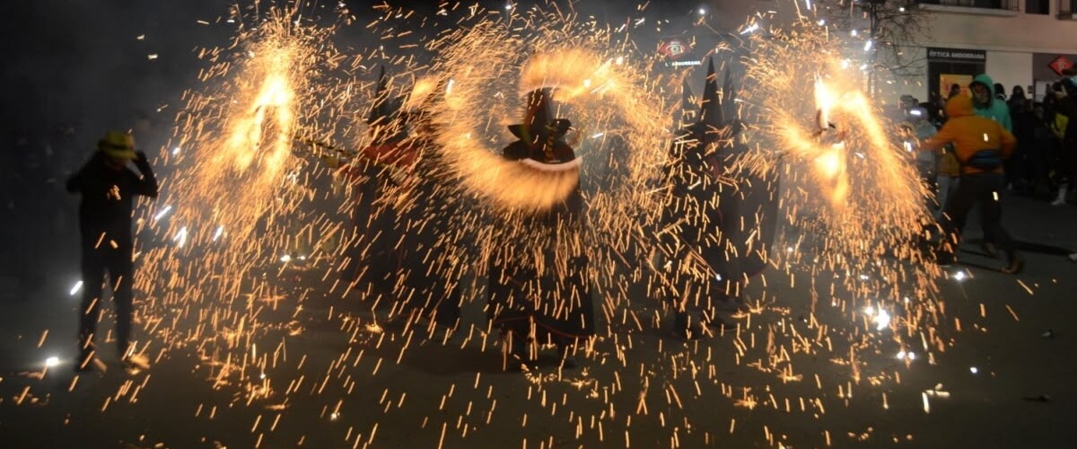 Foto portada: correfoc del Cebafoc 2022. Autor: David Bisbal.