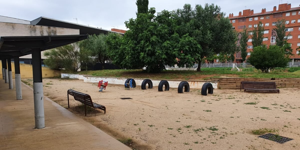 Foto portada: pati de l'escola Torreguitart, al nord de Sabadell. Autor: https://agora.xtec.cat/esc-torreguitart/