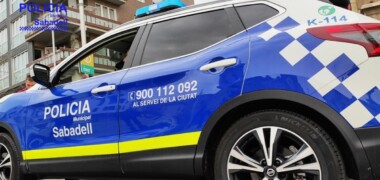 Foto portada: un vehicle de la Policia Municipal. Autor: cedida.