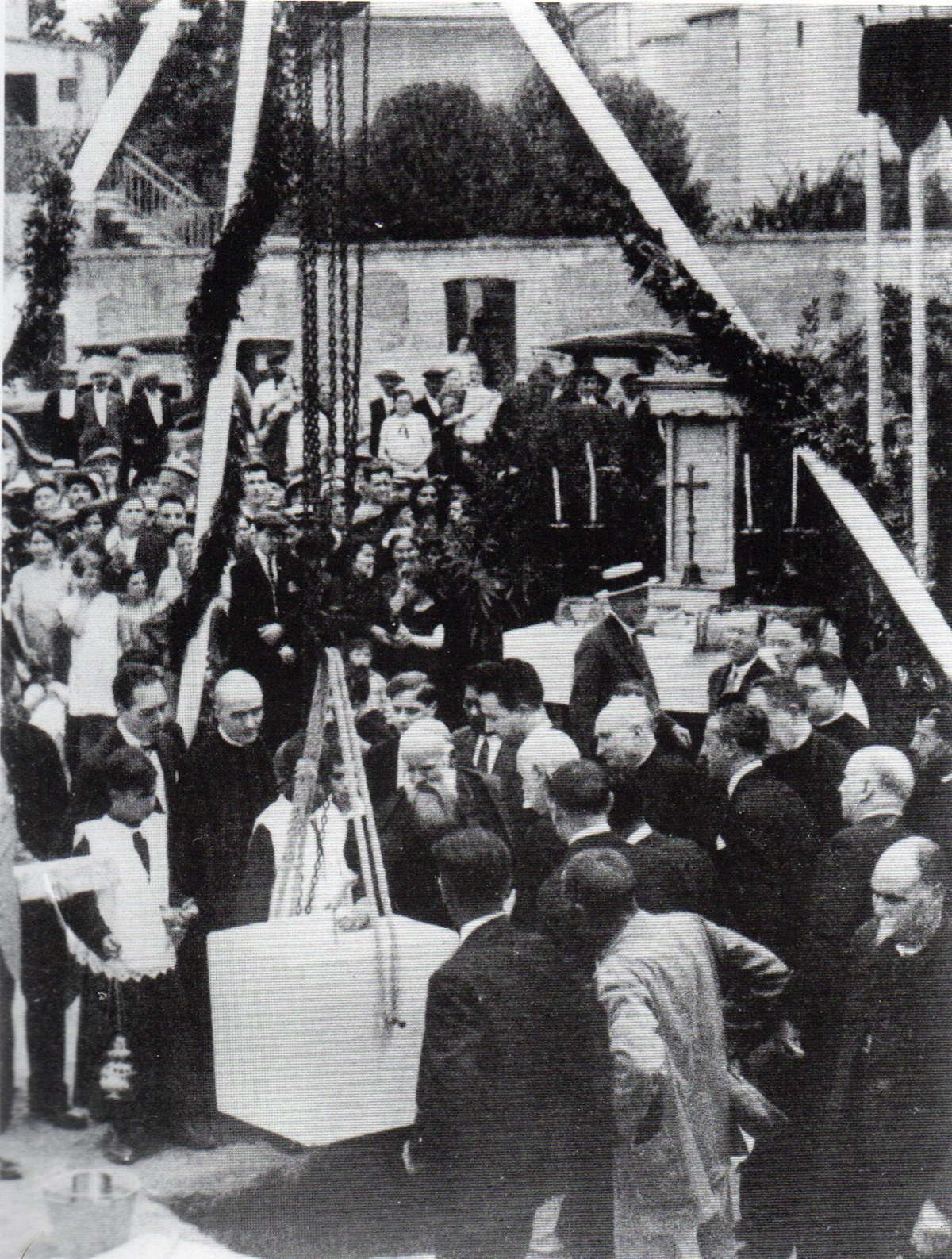 Col·locació de la primera pedra del Mercat Central a la Festa Major de 1927.