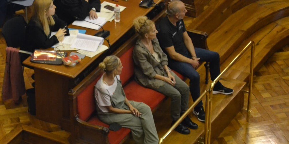 Foto portada: Dolores Vázquez, Pilar Vázquez i Isaac Gil, al judici. Autor: J.d.A.