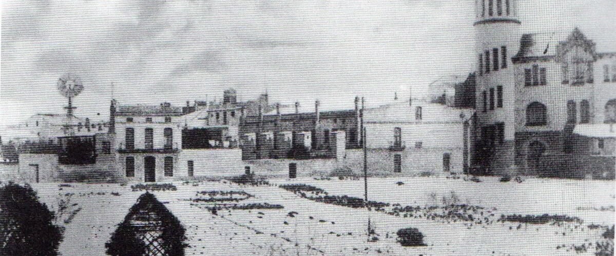 El Camp de la Sang nevat (1927) poc abans de la la construcció del Mercat Central.