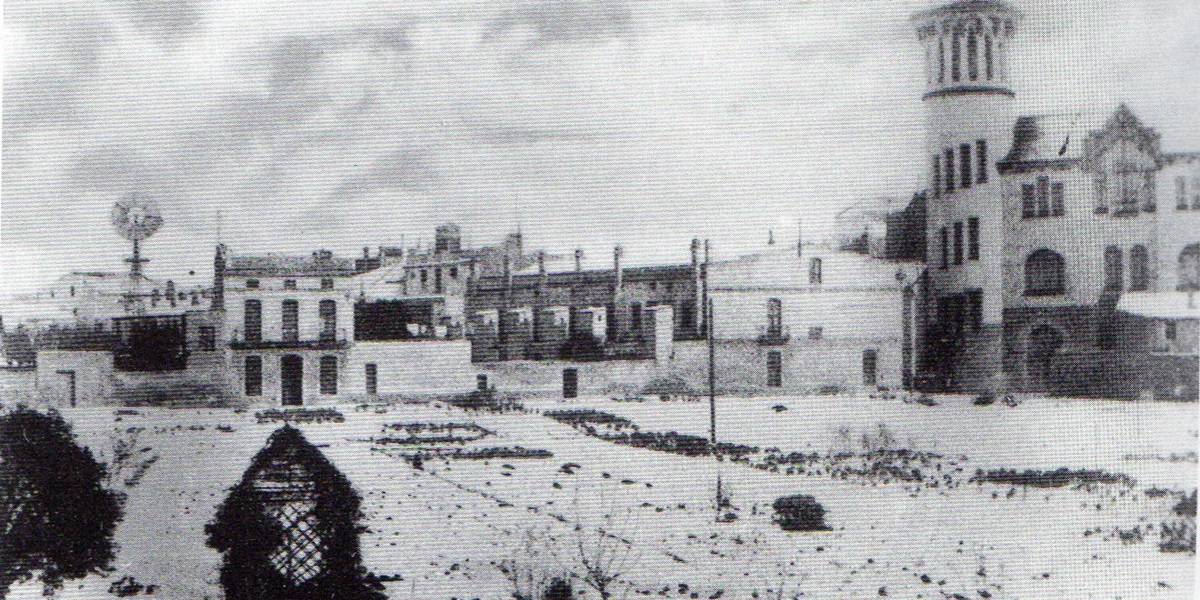 El Camp de la Sang nevat (1927) poc abans de la la construcció del Mercat Central.