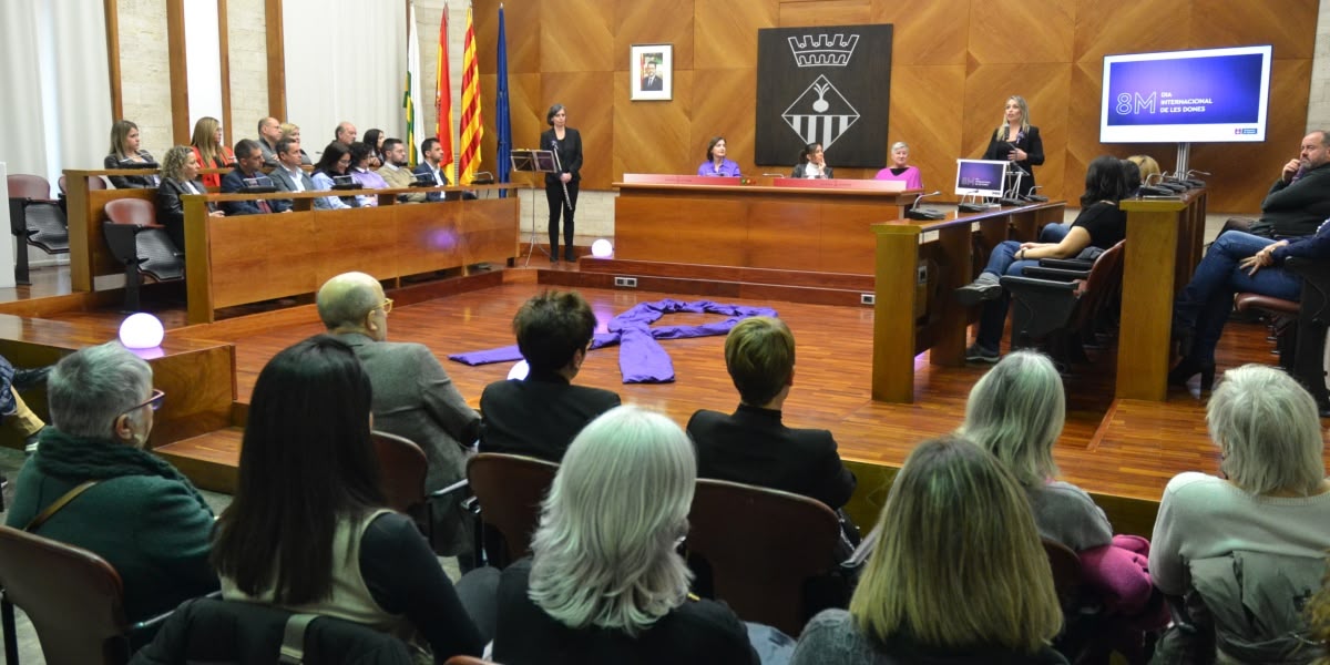 La sala de plens, durant l'acte institucional. Autor: J.d.A. 