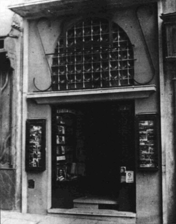 La llibreria Sallarés, del Pedregar, després de la rehabilitació als anys 40.