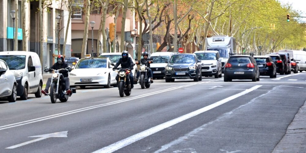 Vehicles a la Ronda Zamenhof, el 27 de març de 2024. Autor: J.d.A.
