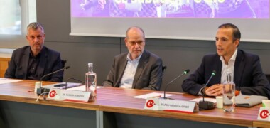 Adam Rothstein, Ramon Alberich i Pau Morilla-Giner, a la Cambra. Autora: Alba Garcia.