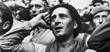 Comiat de les Brigades Internacionals, a l'octubre de 1938, en una icònica imatge de Robert Capa.