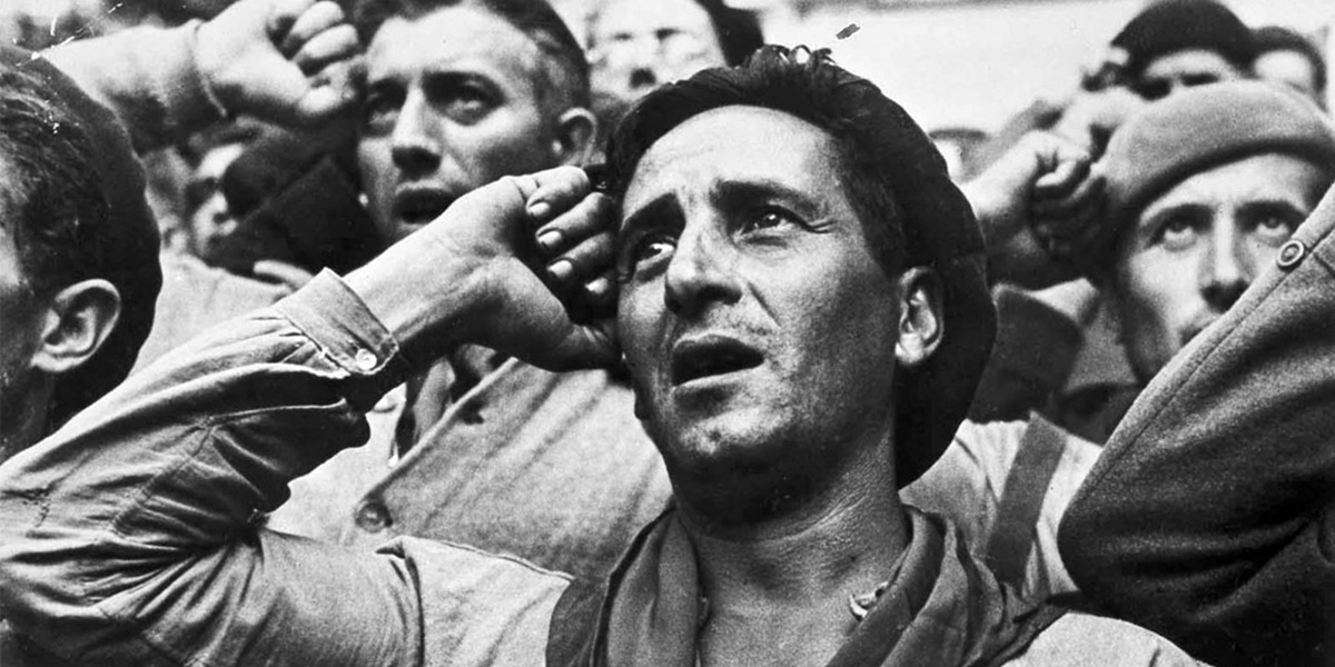 Comiat de les Brigades Internacionals, a l'octubre de 1938, en una icònica imatge de Robert Capa.