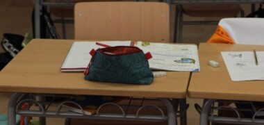 Foto portada: material escolar en un centre educatiu de Sabadell.