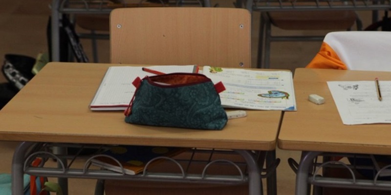 Foto portada: material escolar en un centre educatiu de Sabadell.