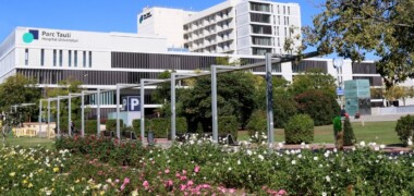 Foto portada: exterior de l'hospital de Sabadell. Autor: Parc Taulí.