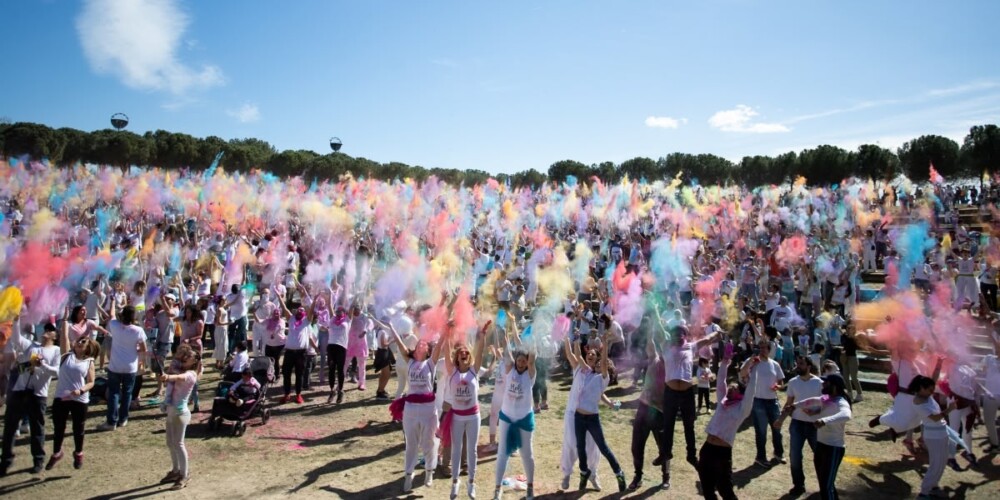 Foto portada: festival Holi, l'any passat. Autora: Alba Garcia Barcia
