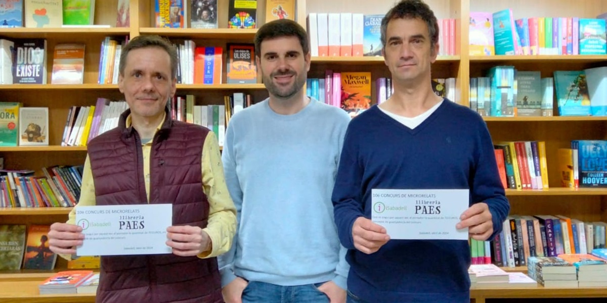 Joan Ramon Bartés i Ramon Ferreres reben els premis del 10è concurs de microrelats d’iSabadell