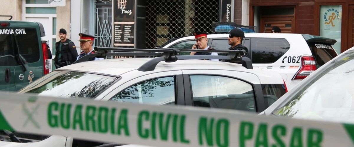 Foto de porFoto de portada: agents de la Guàrdia Civil i dels Mossos d'Esquadra, el 23 de setembre de 2019 a Sabadell, en el marc de les detencions de l'Operació Judes. Autor: ACN.tada: agents de la Guàrdia Civil i dels Mossos d'Esquadra, el 23 de setembre de 2019 a Sabadell, en el marc de les detencions del cas. Autor: ACN.