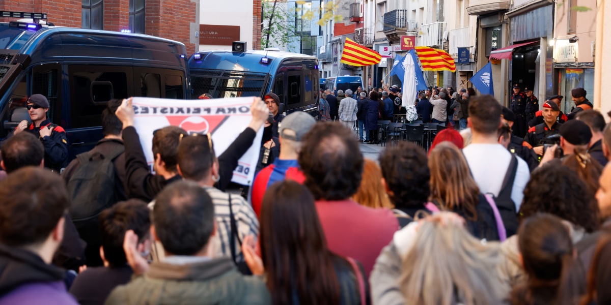 Tensió continguda a l’acte d’Aliança Catalana