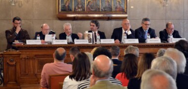 Foto portada: Josep Lluís Martín Berbois, autor, Manuel Costa (editor), Borja de Riquer, Esteve Gené, president del Gremi de Fabricants, Josep Oliu, president del Banc Sabadell, Joan Llonch, net de Joan Llonch i Salas, i Benet Armengol. Autor: J.d.A.