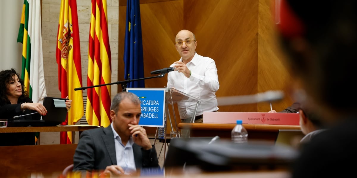 El Síndic Municipal de Greuges Josep Escartín, al ple d'abril de 2024. Autor: David Jiménez.